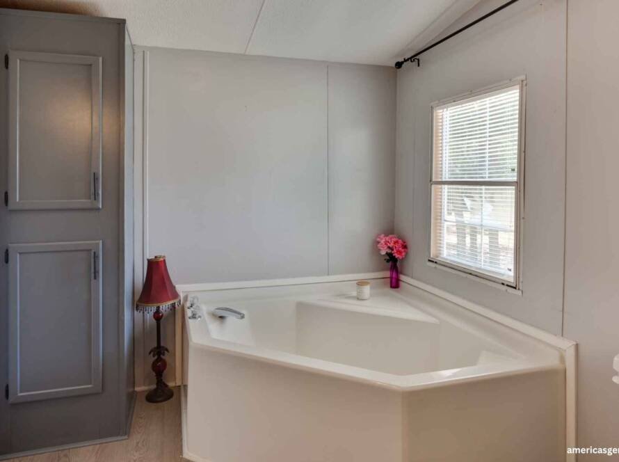 Mobile Home Bathroom Remodel: Budget Ideas & Tips 2025